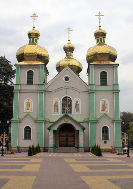 Rahiv ortodox templom a város központjában, Ukrajna - Fotó, kép