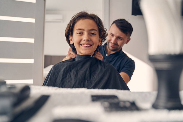 Little brunette child looking happily before haircut - Foto, Bild