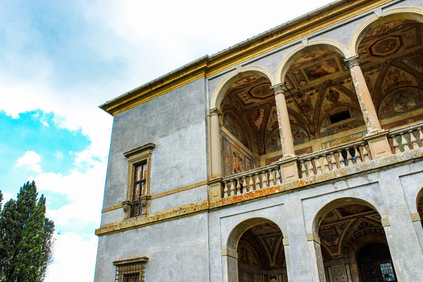 3 juni 2016 - Caprarola, Viterbo, Lazio, Italië - Villa Farnese, een renaissance en maniëristische constructie. De tuin van de villa met het Casino, een klein zomerhuisje. - Foto, afbeelding