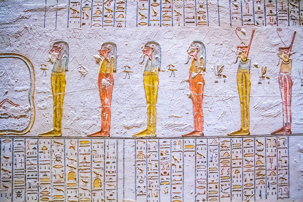 Antigas câmaras funerárias para faraós com hieróglifos no vale dos reis, Luxor, Egito
.  - Foto, Imagem