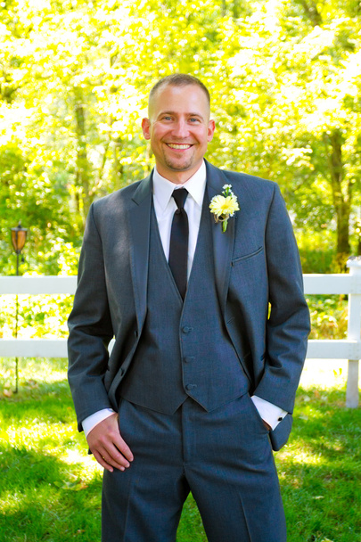 Handsome Groom Portrait on Wedding Day - Foto, Imagen