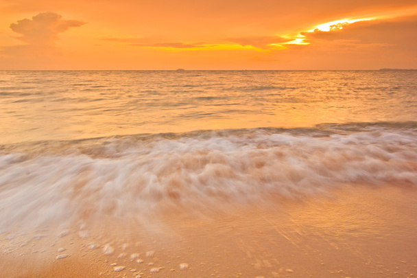 Волны на пляже
 - Фото, изображение