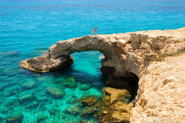 Bridge of lovers in Cyprus, near the city of Ayia Napa, a symbol of tourism in the region - Foto, immagini