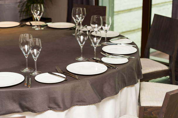 Uma mesa no restaurante
 - Foto, Imagem