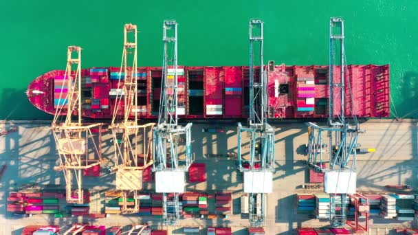 Embarcación de contenedores, Transporte logístico comercial de importación y exportación internacional y transporte de contenedores en puerto, Edificios de contenedores marítimos, Vista aérea nocturna de contenedores marítimos en todo el mundo
 - Imágenes, Vídeo