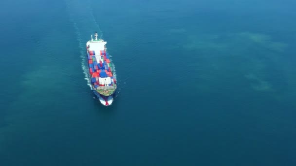 Konteyner gemisi, iş lojistik ithalat-ihracat taşımacılığı uluslararası ve limandaki konteynırların nakliyesi, nakliye konteynırları binaları, dünya çapında nakliye konteynırlarının gece görüşü - Video, Çekim