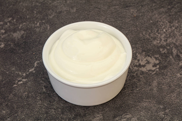 Crème sure laitière dans le bol - Photo, image