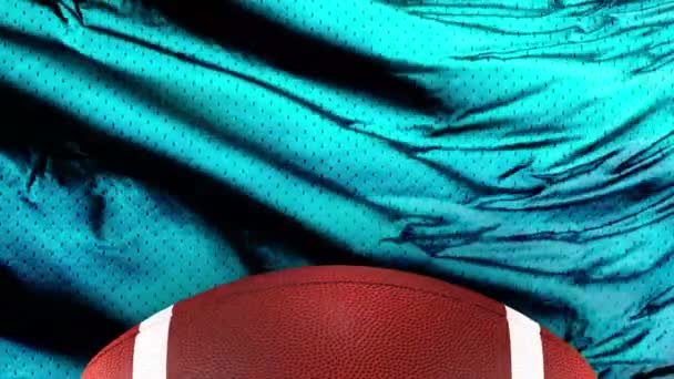 Sky Blue American Football Jersey teksturowane piłką nożną na widok pionowy - Materiał filmowy, wideo