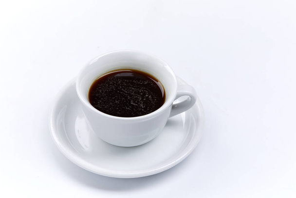 Tasse Kaffee isoliert auf weißem Hintergrund, Nahsicht  - Foto, Bild