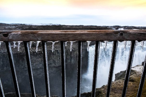 Dettifoss vesiputous näköalakaide Islannissa, jäädytetty - Valokuva, kuva