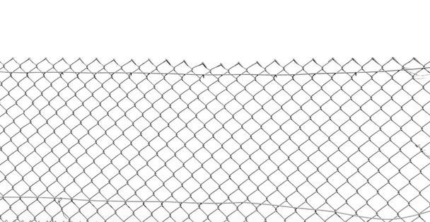 Starý drát bezpečnostní plot, izolované na bílém pozadí. - Fotografie, Obrázek