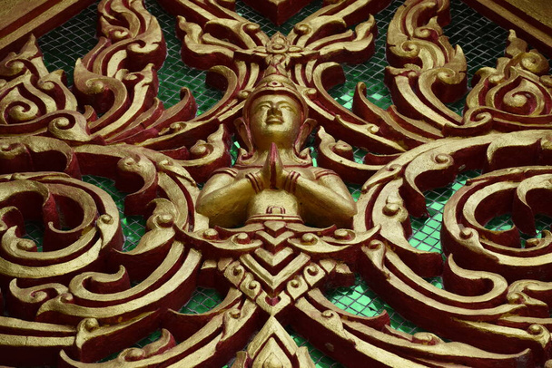 Ein Bild eines Engels, der den Buddhismus in einem thailändischen Tempel bewacht - Foto, Bild