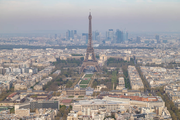 パリ、フランスの街でモンパルナスツアーからの空中ビュー - 写真・画像