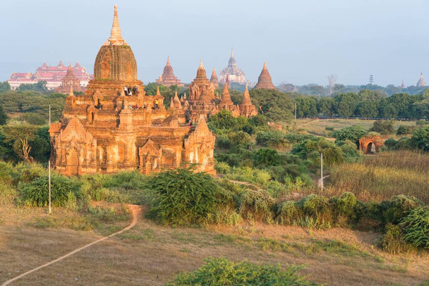 Sunrise Pagodas estupas y templos de Bagan en Myanmar, Birmania Asia
 - Foto, imagen