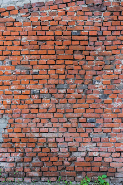 muro rojo ladrillo. fondo de una antigua casa de ladrillo. - Foto, imagen