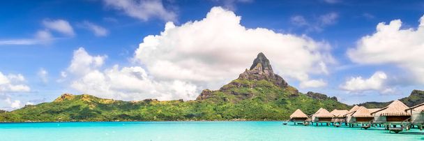 Île de Bora Bora, Polynésie française. Bannière Web en vue panoramique cette plage labyrinthique
 - Photo, image