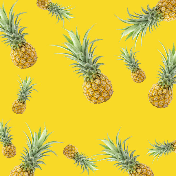 Pineapple pattern on yellow background - Foto, imagen