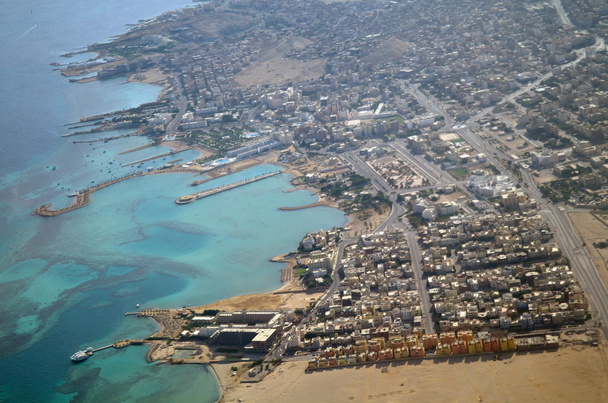 Hurghada városa, a Vörös-tenger levegő nézetből - Fotó, kép