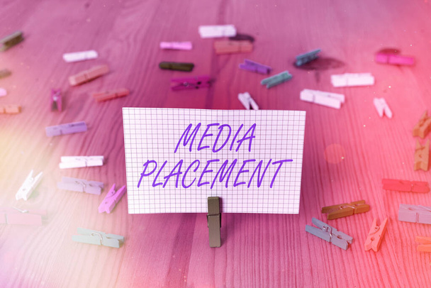Písmo textu Media Placement. Koncept znamená vložení digitální reklamní zprávy na podporu podnikání. - Fotografie, Obrázek