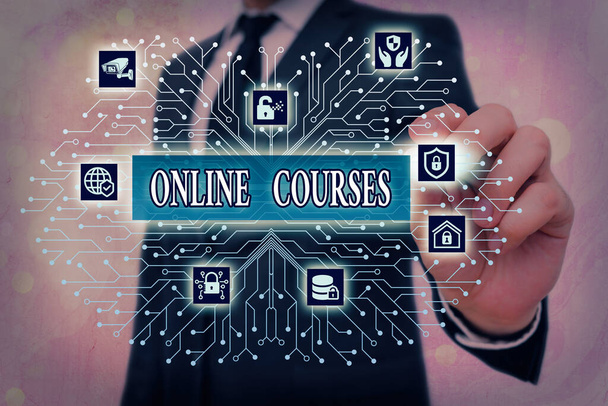 Kelime yazma metni çevrimiçi kurslar. İnternet üzerinden yürütülen bir eğitimi kazanma konsepti. - Fotoğraf, Görsel