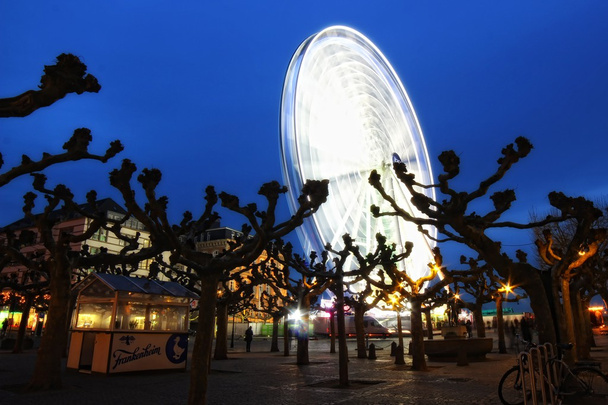 Giant wheel in Düsseldorf - Fotoğraf, Görsel