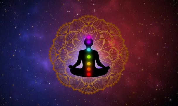 Abstrakte Silhouette Meditation Mann und sieben Chakra auf Gold Mandala in der Schönheit des Universums. - Foto, Bild