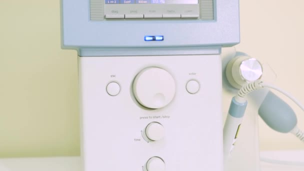 Speciální lékařské zařízení pro ultrazvukové vyšetření v moderní klinika, closeup - Záběry, video