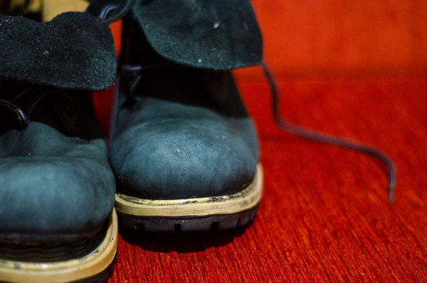 Ouderwetse blauwe laarzen, retro, vies - Foto, afbeelding