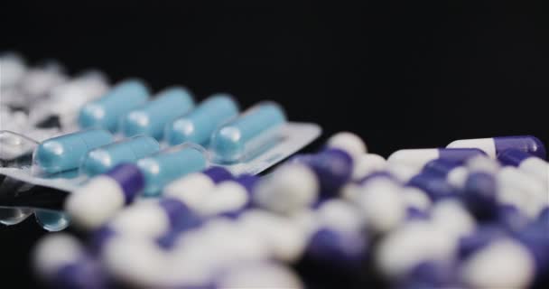 Medizinische Tabletten und Pillen, Pharmaindustrie Medikamentenkapseln für das Gesundheitswesen rotierend  - Filmmaterial, Video