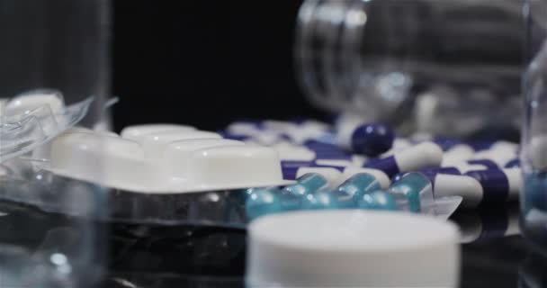 Medische tabletten en pillen, farmaceutische industrie Gezondheidszorg Medicijnen Capsules Draaiend - Video