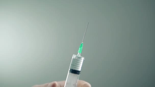 Jeringa para inyección de preparados médicos
 - Metraje, vídeo