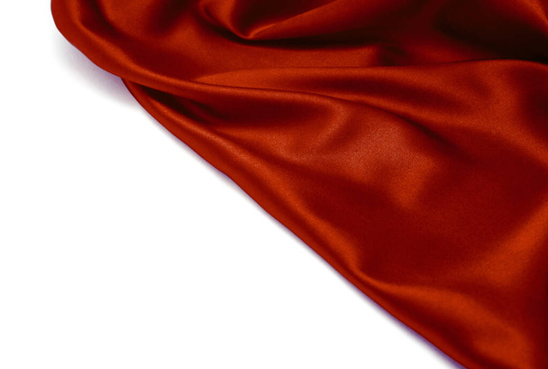 κόκκινο σατέν ύφασμα με όμορφα σχέδια πτυχώσεων - Φωτογραφία, εικόνα