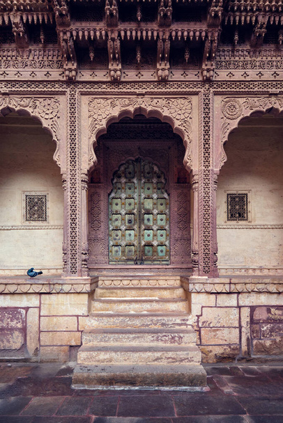 Mehrangarh kalesinin kemerli kapısı. Jodhpur, Rajasthan, Hindistan - Fotoğraf, Görsel