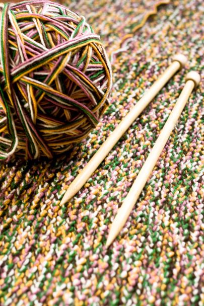 Great ball of colored yarn, wooden knitting needles and knit fabric - Fotografie, Obrázek