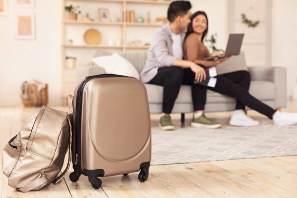Couple Sitting With Packed Suitcase Waiting For Vacation At Home - Foto, imagen