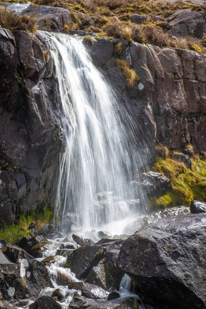 waterfall at the O Connor pass on Dingle Peninsula, County Kerry, Ireland - Foto, Imagem