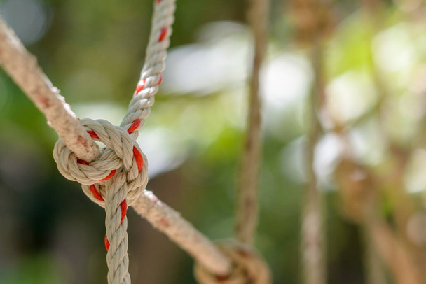 Primo piano della scala di corda al parco giochi in Thailandia. - Foto, immagini
