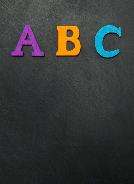 Γράμματα abc αλφάβητου απομονωμένα σε μαύρο φόντο - Φωτογραφία, εικόνα
