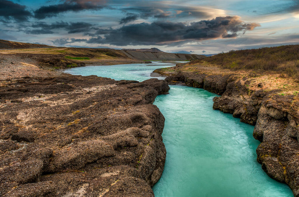 Az Olfus Izland legnagyobb folyója. A Hvt és a Sog folyók egyesülése után jön létre, Selfoss város közelében, és 25 kilométeren át folyik, amíg ki nem ürül az Atlanti-óceánba...-. - Fotó, kép