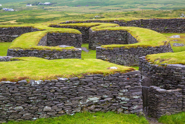 Forte di pietra di Leacanabuaile e monumento nazionale nella contea di Kerry, Irlanda - Foto, immagini