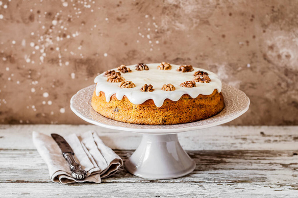 Pumpkin Cake with Walnuts and Cream Cheese Frosting - Фото, изображение