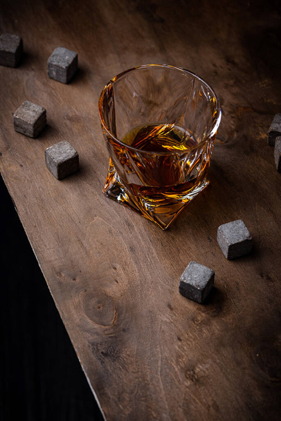 Glass of whiskey and stones - Foto, Imagen