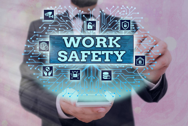 Kézírás szöveg munkahelyi biztonság. A vállalkozások által a munkavállalók egészségének védelme érdekében alkalmazott megelőző intézkedések fogalma. - Fotó, kép