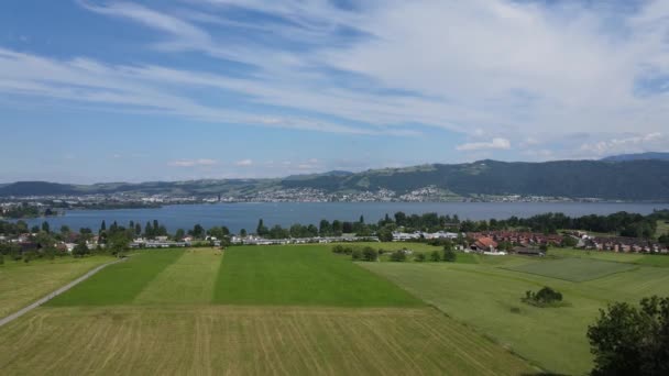 tiro areal de zug lago y plataforma sobre el campo de golf von Holzhusern, Suiza
 - Metraje, vídeo
