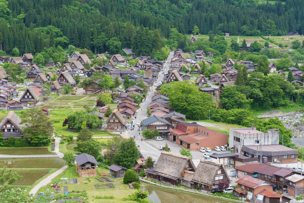 白川郷の歴史村。白川郷は岐阜県にある日本のユネスコ世界遺産の一つです。. - 写真・画像