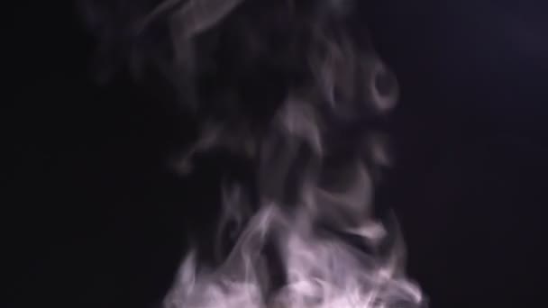 Fumo bianco su sfondo nero - Filmati, video