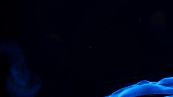 Brillante vibrante medusas fluorescentes brillan bajo el agua, neón oscuro dinámico pulsante ultravioleta difuminado telón de fondo sin costura. Fantasía hipnótica danza pcychedelic mística. Medusa cósmica fosforescente
 - Metraje, vídeo