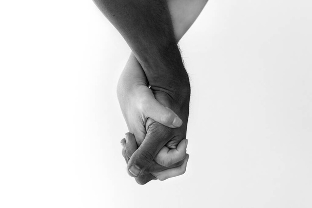 Anti-racismo e vidas negras importam. Branco, casal preto de mãos dadas
 - Foto, Imagem