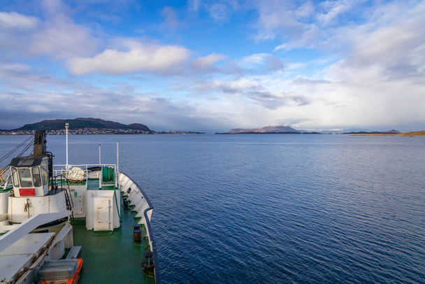 Viajar com um navio de Torvik para Alesund na Noruega - Foto, Imagem