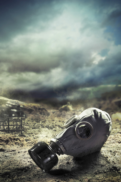 Máscara de gás na sequência da guerra
 - Foto, Imagem